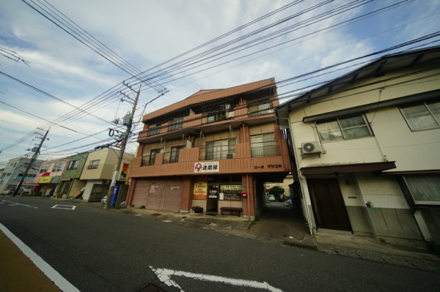 下関市長府松小田本町のマンションの建物外観