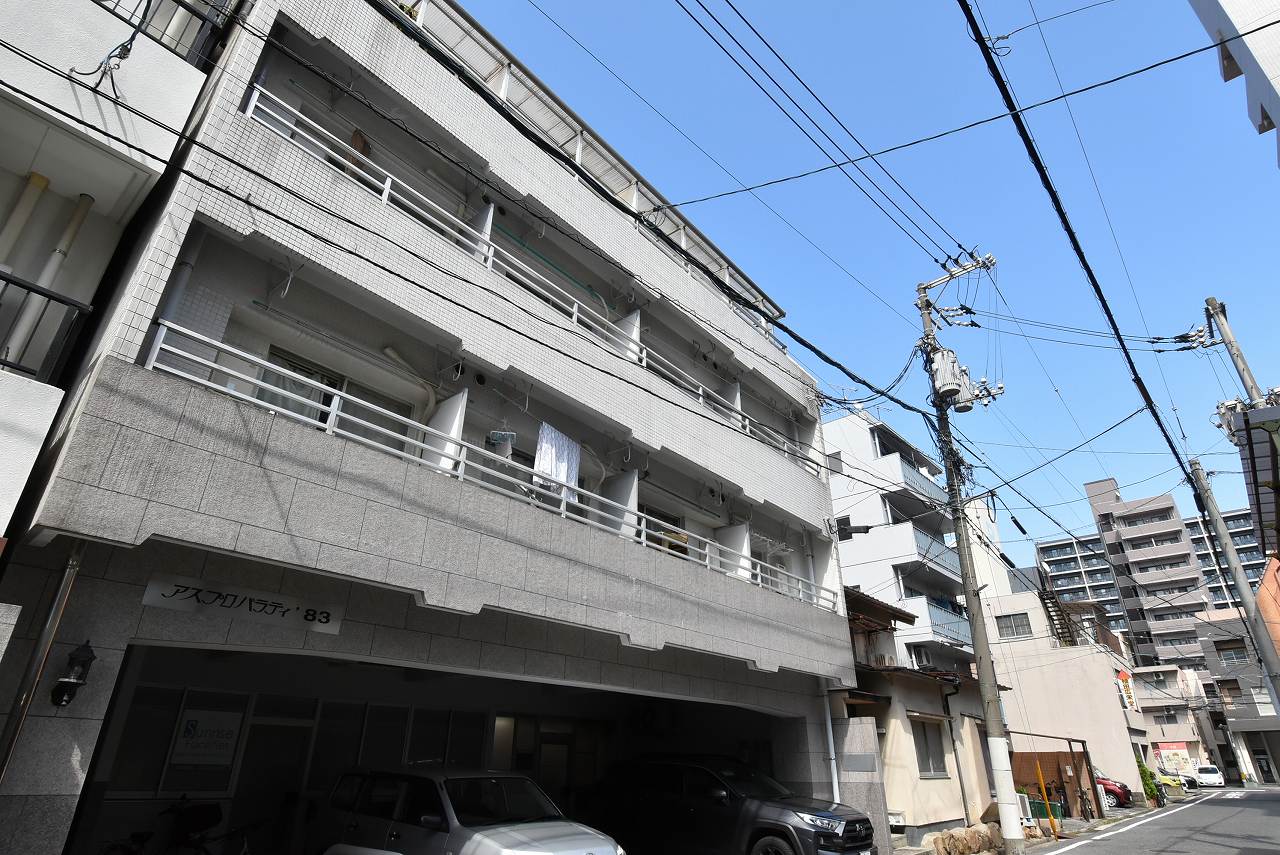 広島市中区西十日市町のマンションの建物外観