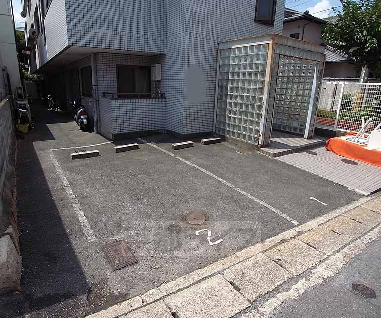 【京都市伏見区桃山町中島町のマンションの駐車場】