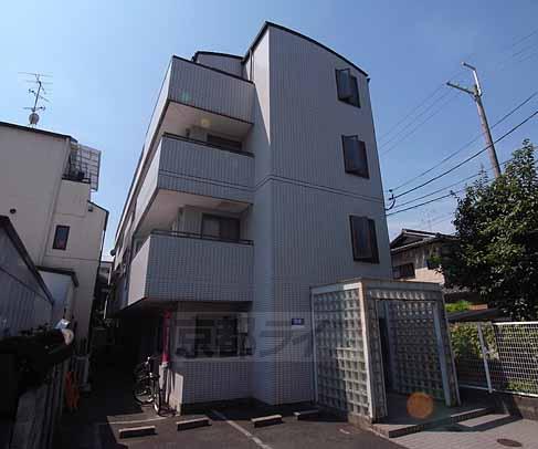 【京都市伏見区桃山町中島町のマンションの建物外観】