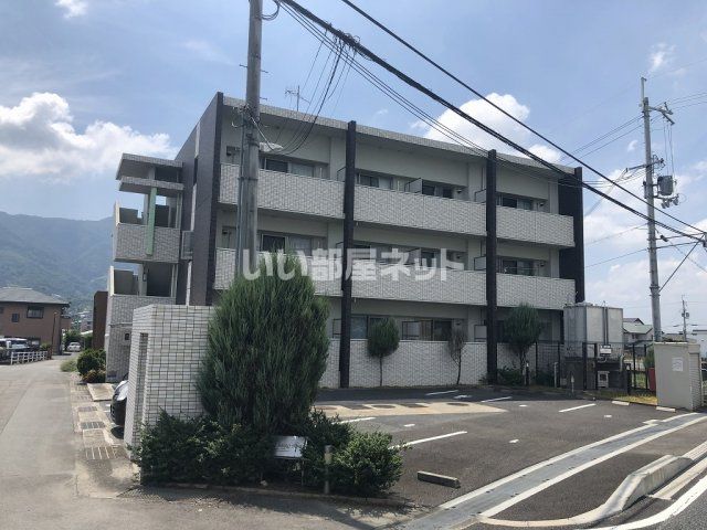 紀の川市藤崎のマンションの建物外観