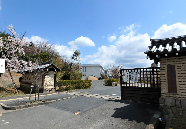 【奈良市山陵町のアパートの高校・高専】