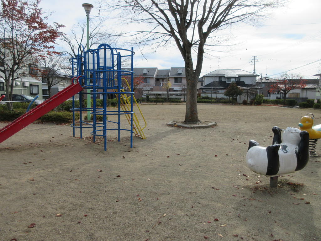 【グリーンパラシオンIの公園】