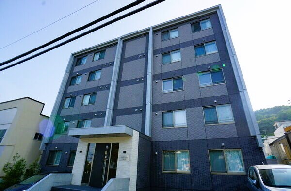 札幌市西区山の手二条のマンションの建物外観