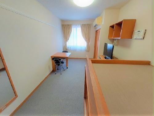 居室・リビング　2Ｆのお部屋はカーペットです。