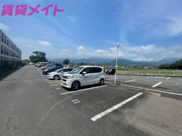 【アイルームいなべ大安の駐車場】