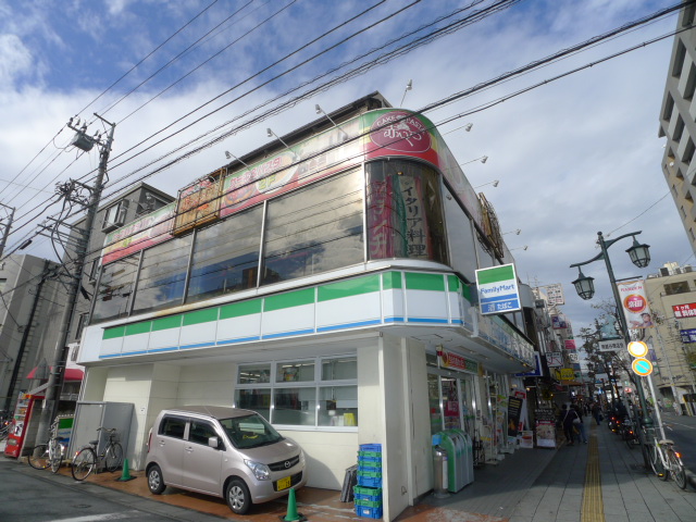 【グランドールＫ南越谷駅前のコンビニ】