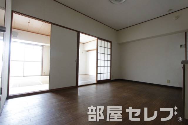 居室・リビング　※他号室の写真です