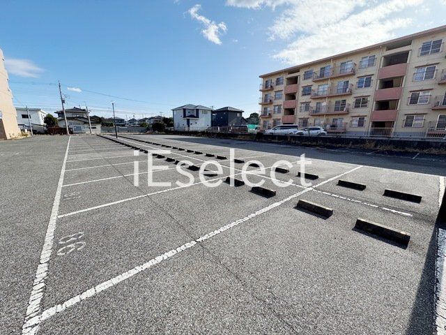 駐車場　各世帯1台無料です♪