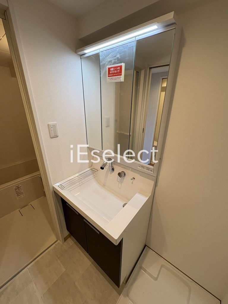 洗面設備　3面鏡の洗髪できる洗面台