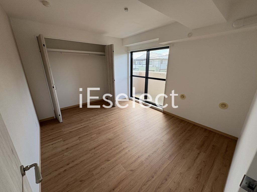 その他部屋・スペース　バルコニー側の洋室内の様子です