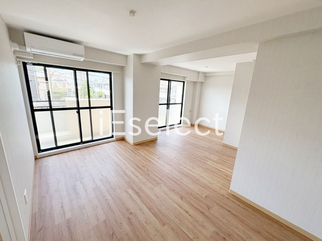 居室・リビング　広々開放的なリビングです