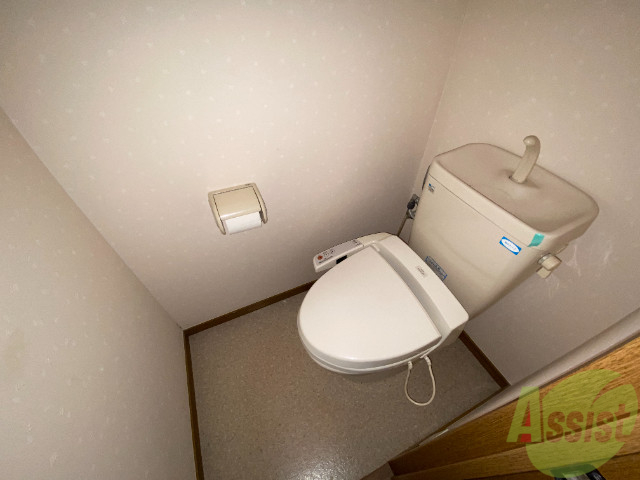 トイレ　大変便利なウォッシュレットもついております。