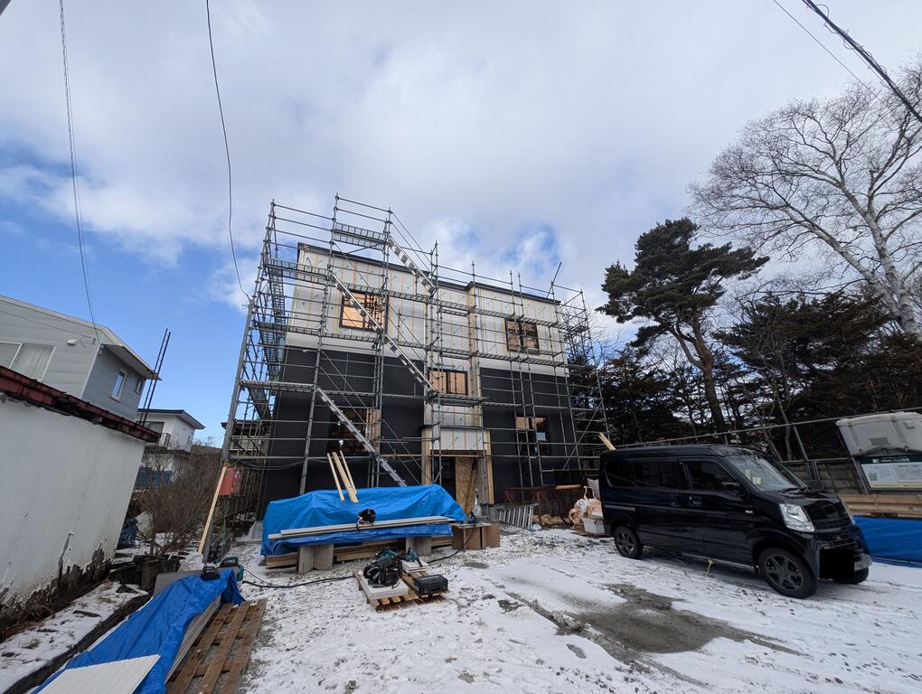 【新中野町3丁目新築APの建物外観】