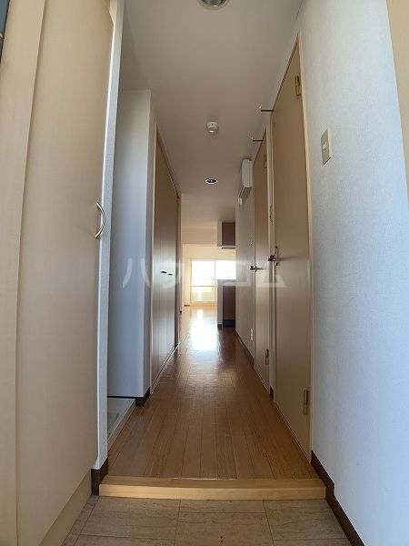 【岡崎市真伝町のマンションの玄関】