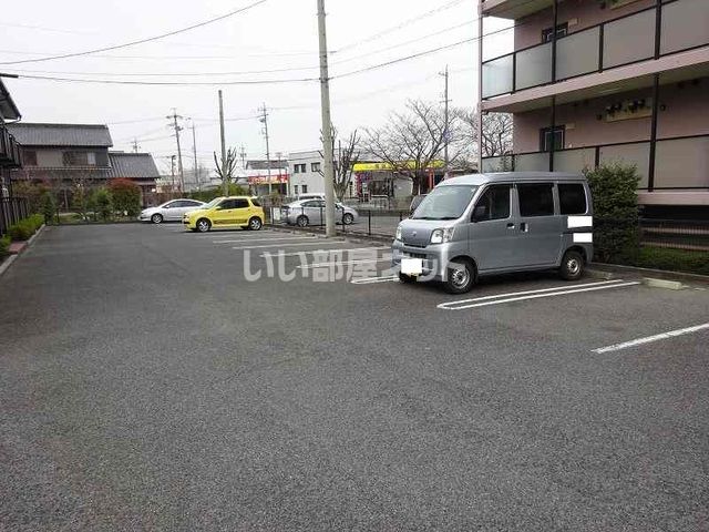 【桑名市大字江場のアパートの駐車場】