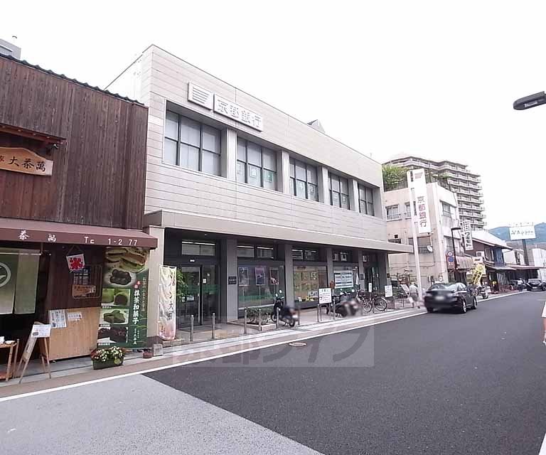 【宇治市莵道のマンションの銀行】