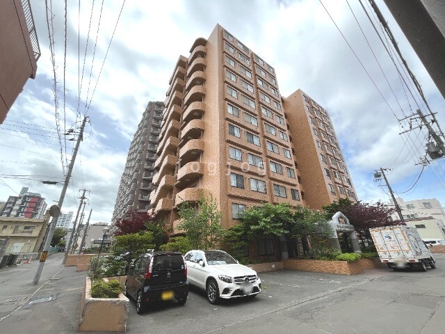 【札幌市西区琴似二条のマンションの駐車場】