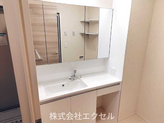 洗面設備　洗髪洗面化粧台です。