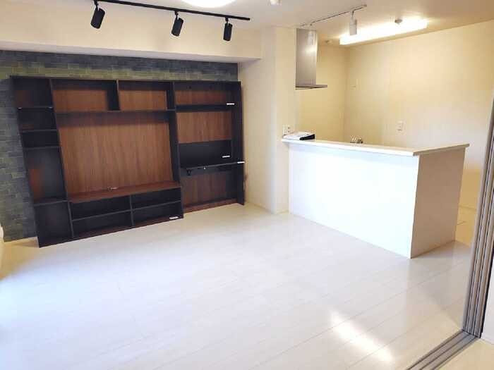 居室・リビング　フローリングの室内です。