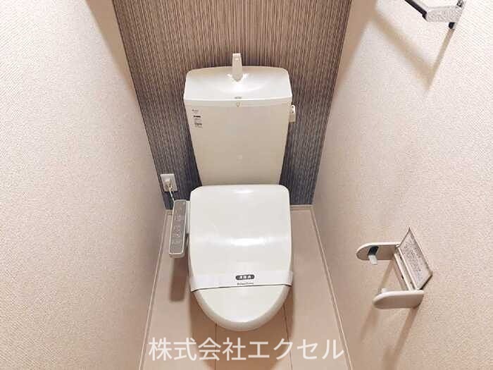 トイレ　温水洗浄便座です。