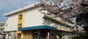 小学校　飯塚市立片島小学校（小学校）まで656m