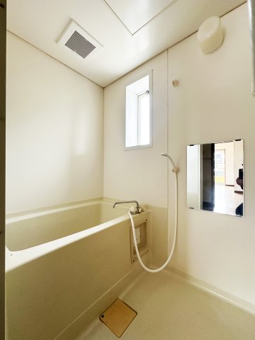 バス・シャワールーム　コンパクトで使いやすいお風呂です