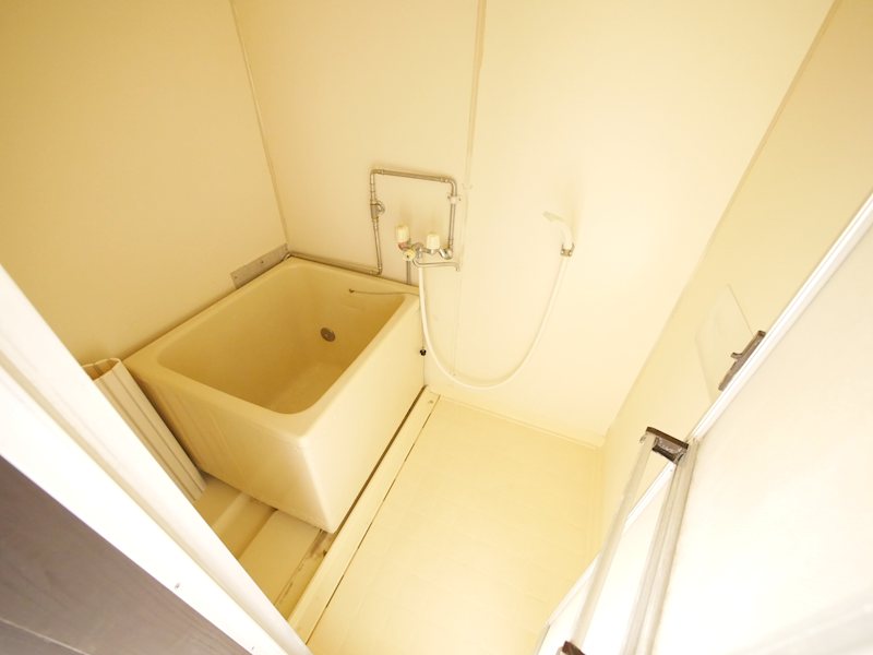 バス・シャワールーム　シャワー