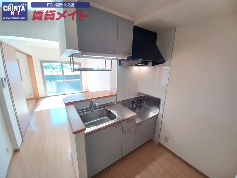キッチン　別部屋反転参考写真です