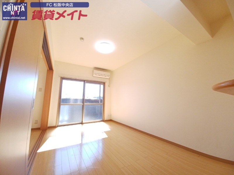 居室・リビング　別部屋反転参考写真です