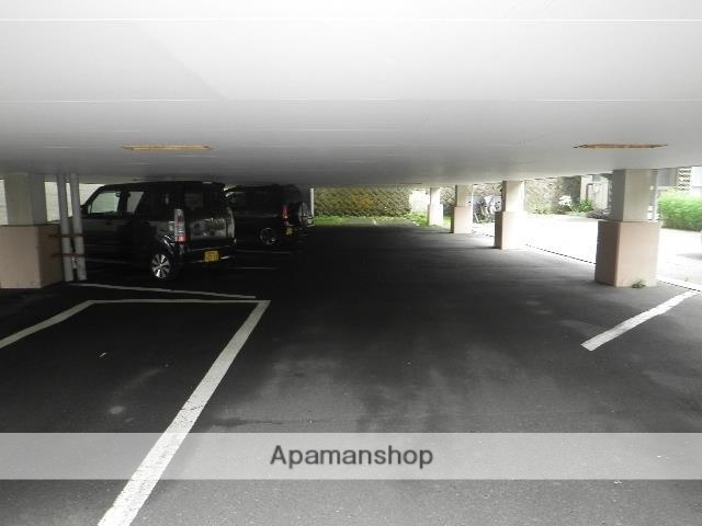 駐車場　ロビー