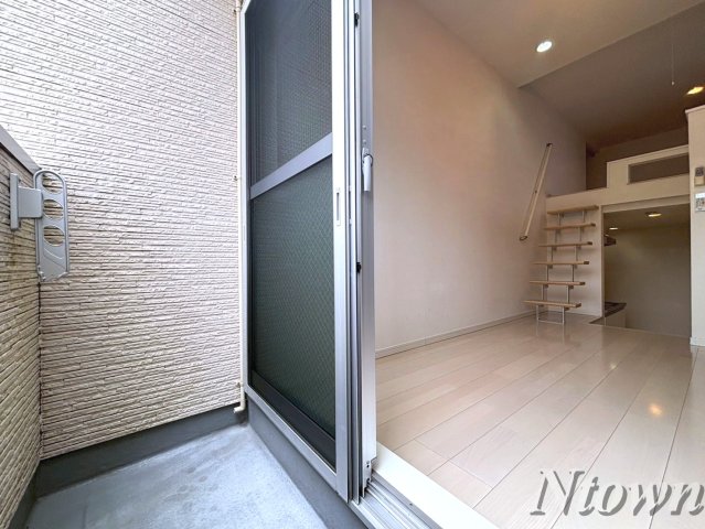 バルコニー　お洗濯にも便利なバルコニー付き