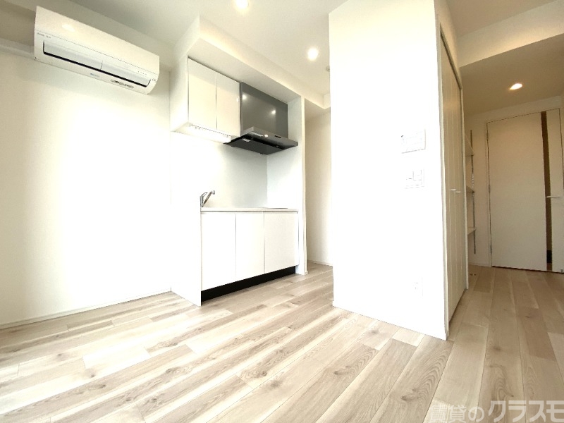 居室・リビング　白を基調にした明るいお部屋です。