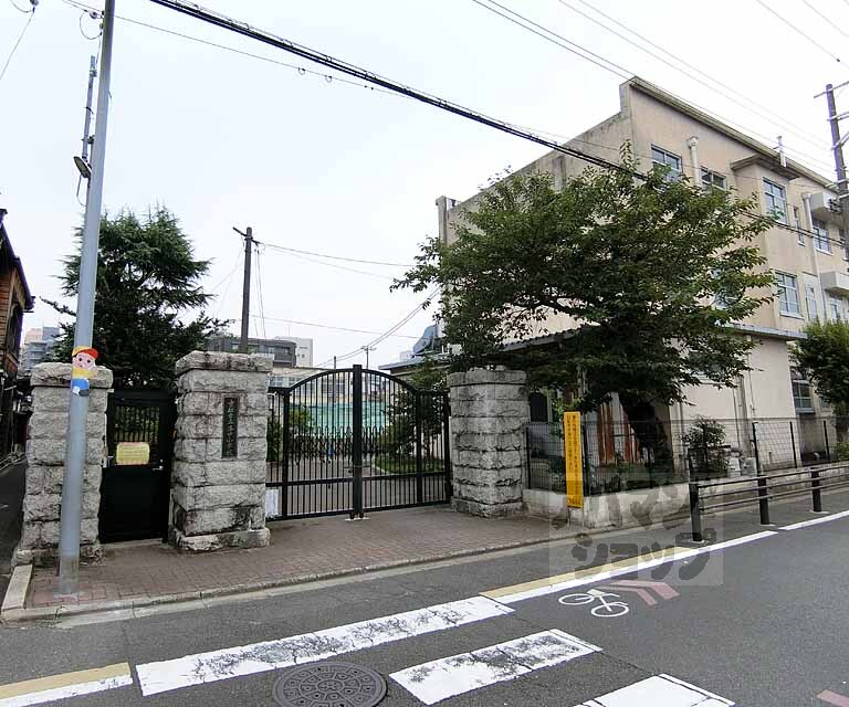 小学校　洛中小学校（小学校）まで350m