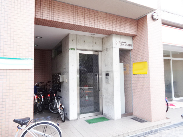 エントランス　エントランスはオートロック付きです♪