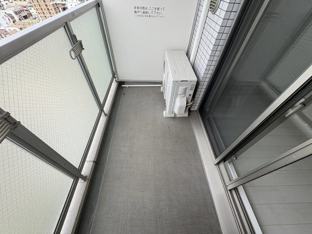 バルコニー　暖かな日差しのふりそそぐバルコニー