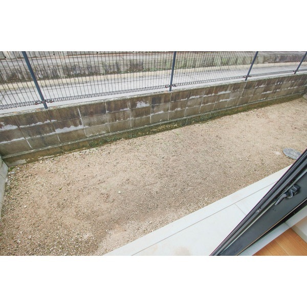 庭　同じ敷地内別のお部屋