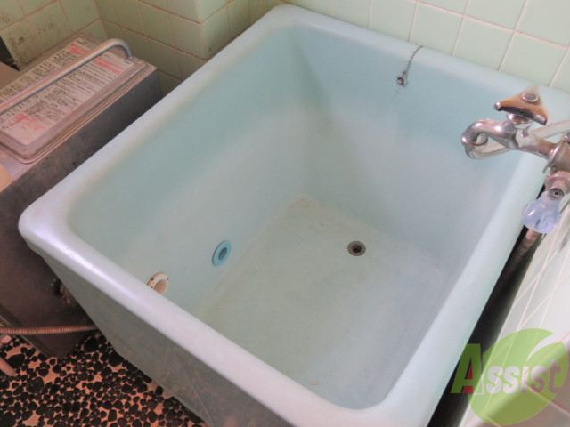 バス・シャワールーム　シンプルな浴槽で、一日の疲れを癒せますね。