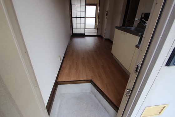 玄関　※別部屋の写真です