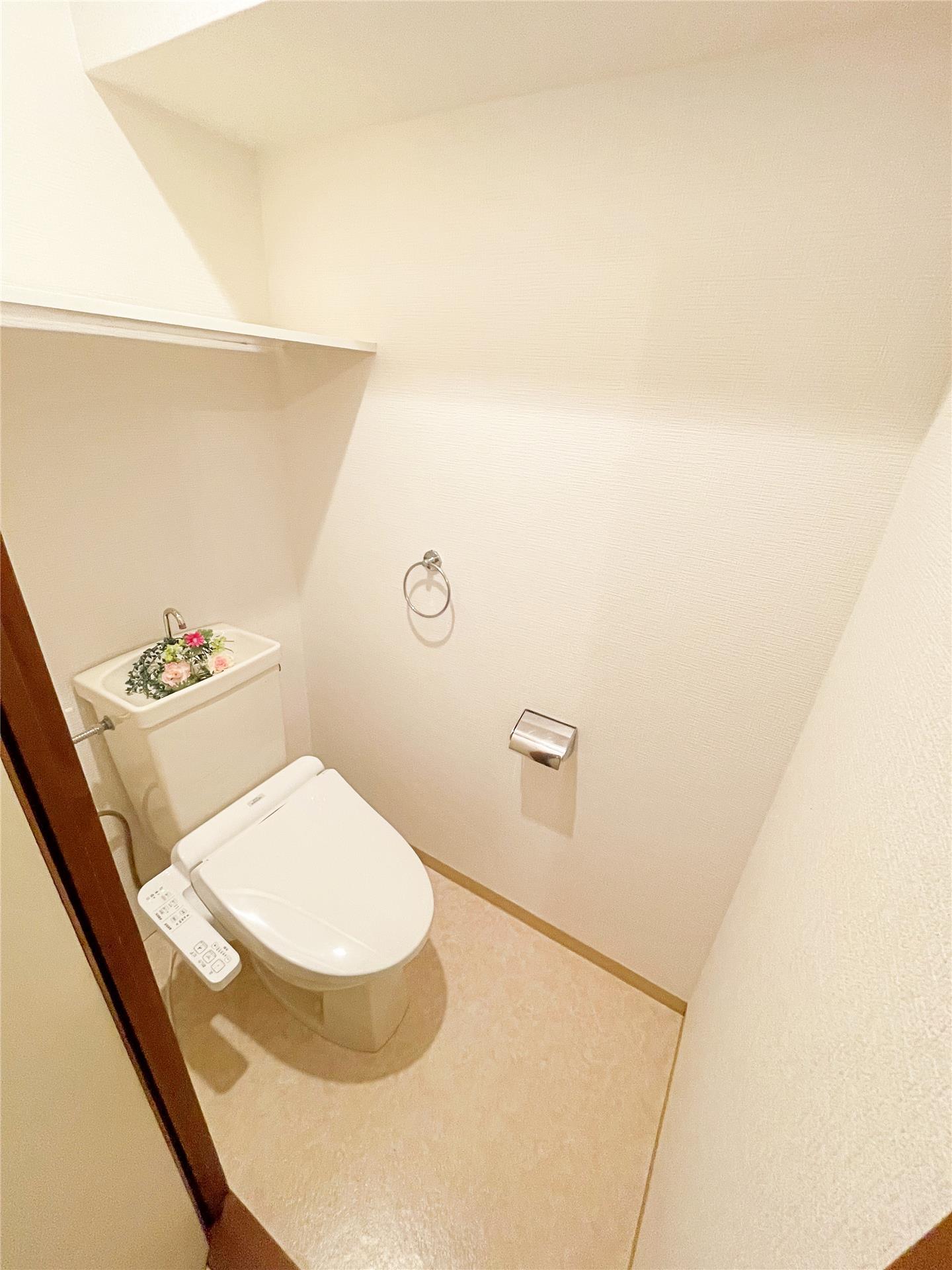 トイレ　※モデルルーム写真の為、入居時家具・備品等はついてきません※