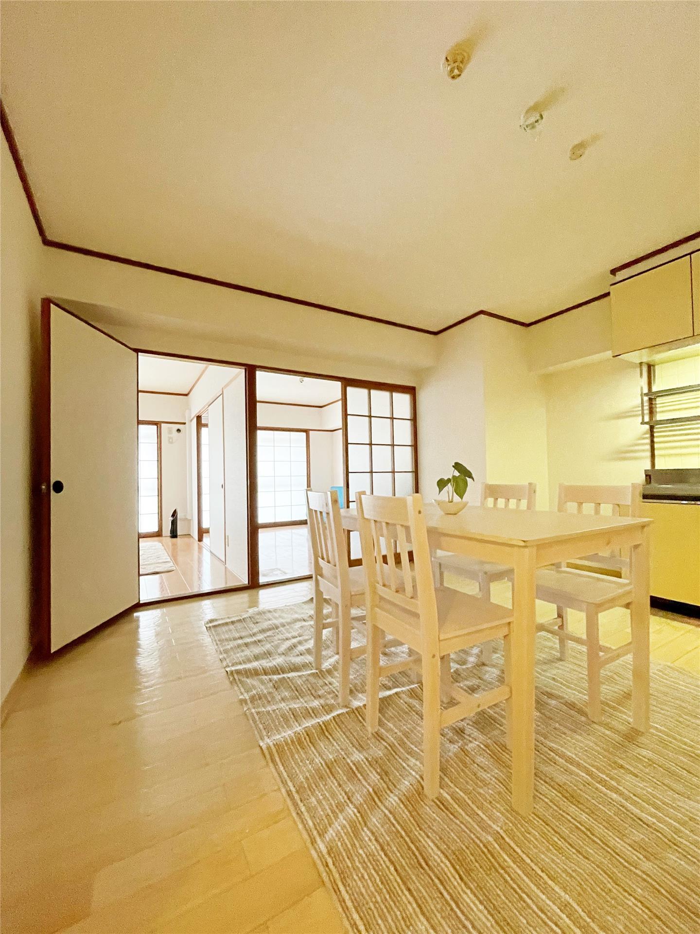 居室・リビング　※モデルルーム写真の為、入居時家具・備品等はついてきません※