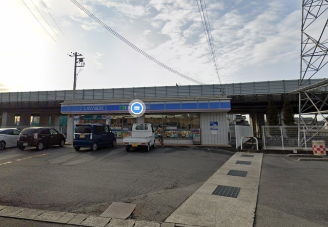 コンビニ　ローソン　龍野堂本中央店（コンビニ）まで300m