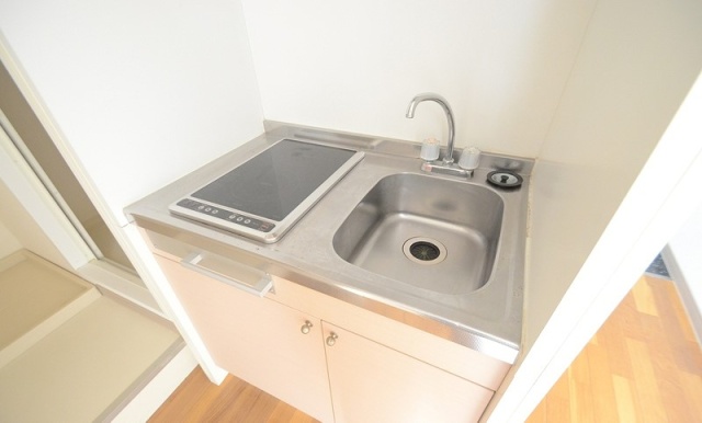 キッチン　同物件、別号室のものです。