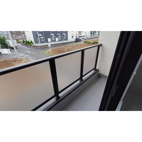 バルコニー　同棟別号室バルコニー