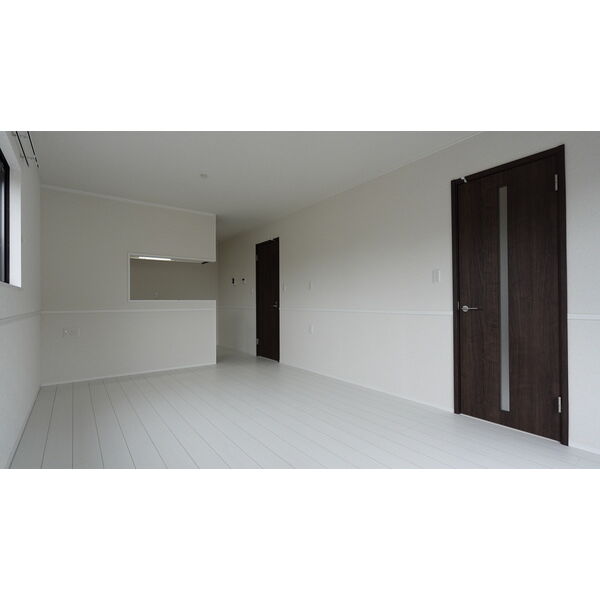 居室・リビング　同棟別号室内観・1階団らんスペースです