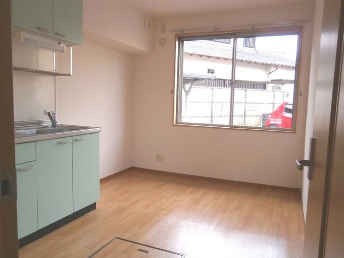 居室・リビング　明るいリビング