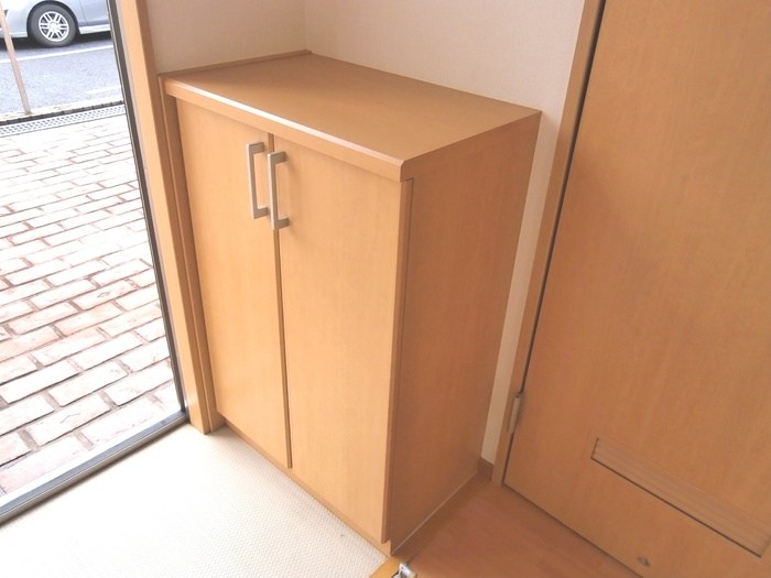 玄関　下駄箱あります
