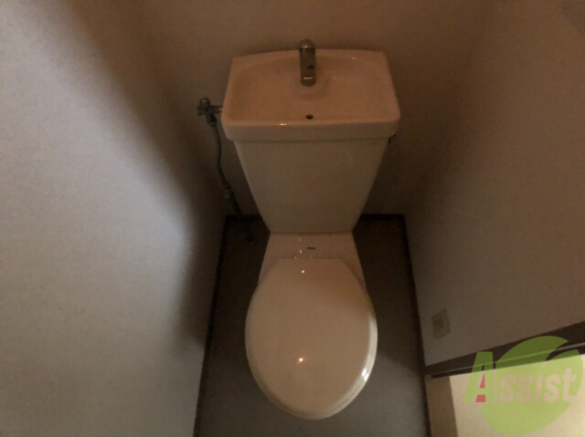 トイレ　シンプルなトイレです。毎日お世話になっています。