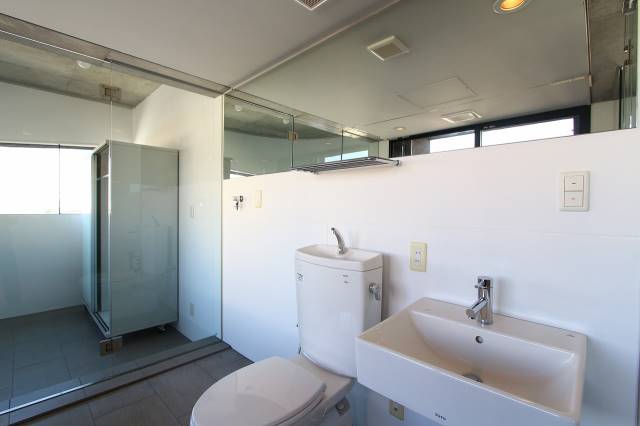 洗面設備　おしゃれな洗面台です