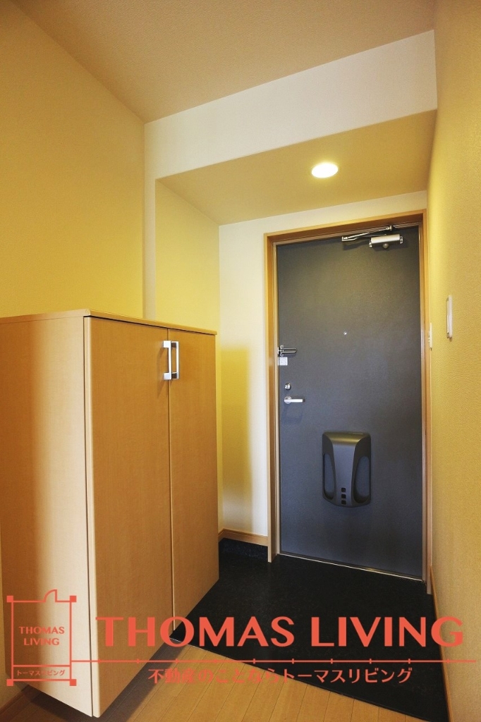 玄関　※同メーカーの類似物件の写真となります。